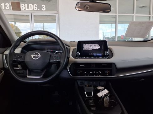 Used 2025 Nissan Rogue SV FWD image 15