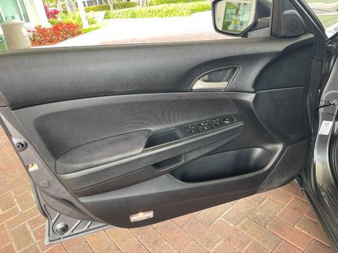 Used 2011 Honda Accord SE image 17
