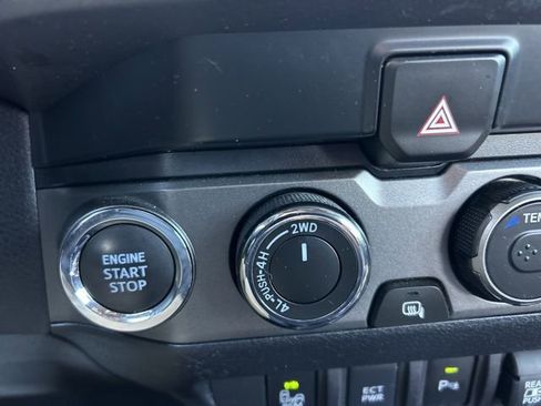 Used 2023 Toyota Tacoma TRD Sport w/ Technology Package image 18