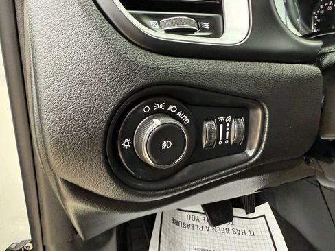 Used 2019 Jeep Renegade Latitude image 11