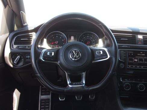 Used 2016 Volkswagen GTI SE image 20