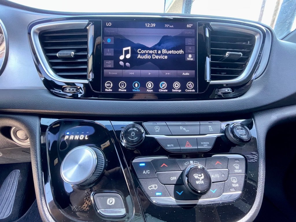 Used 2018 Chrysler Pacifica Touring-L w/ Premium Audio Group FWD image 14