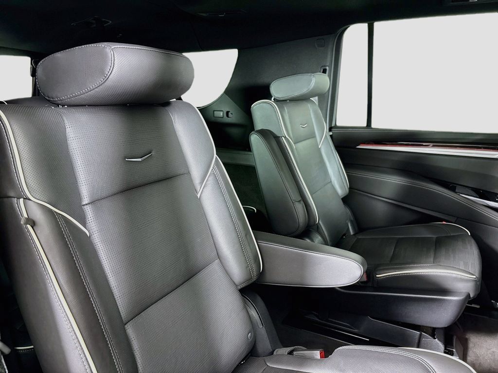 Used 2025 Cadillac Escalade ESV Premium Luxury w/ Touring Package AWD/4WD image 31