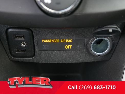 Used 2022 Chevrolet Trax LT w/ LT Convenience Package AWD/4WD image 29