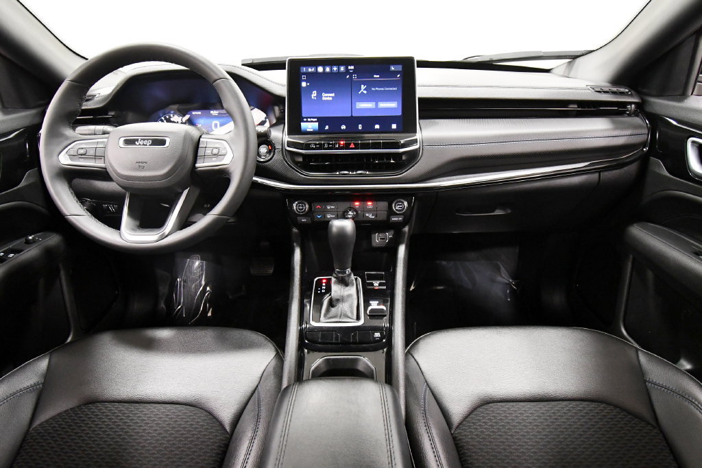 Used 2026 Jeep Compass Latitude AWD/4WD image 3