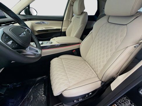 Used 2025 Genesis GV70 3.5T Sport w/ Sport Prestige Package AWD/4WD image 11