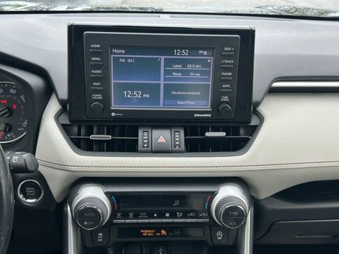 Used 2020 Toyota RAV4 XLE Premium FWD image 19