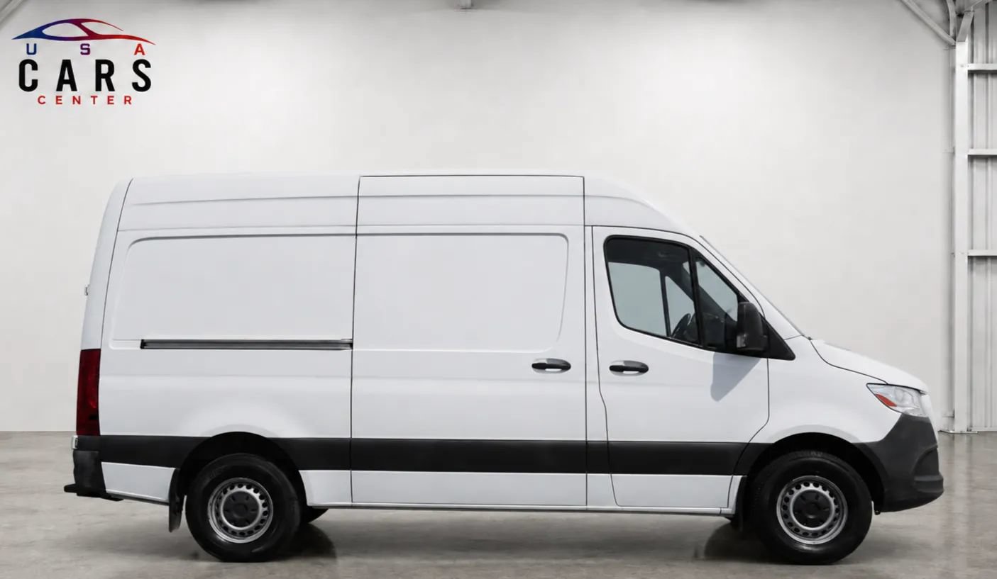 Used 2021 Freightliner Sprinter 2500 RWD image 1
