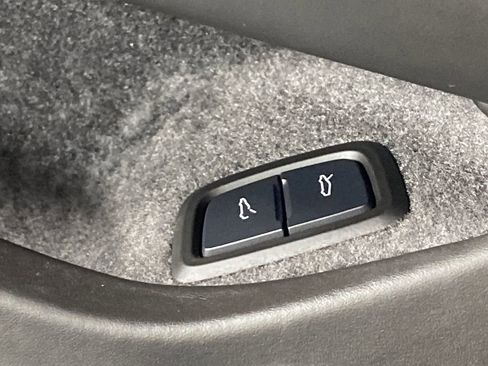 Used 2021 Chevrolet Corvette Stingray Premium Cpe w/ Z51 Performance Package image 29