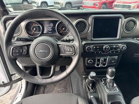 Used 2022 Jeep Wrangler Unlimited Sport w/ Sun And Sound Package image 10