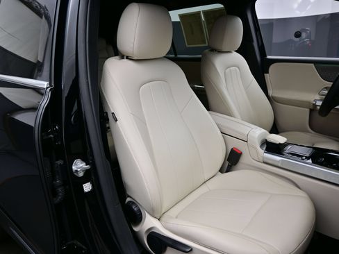 Used 2022 Mercedes-Benz GLB 250 4MATIC image 14