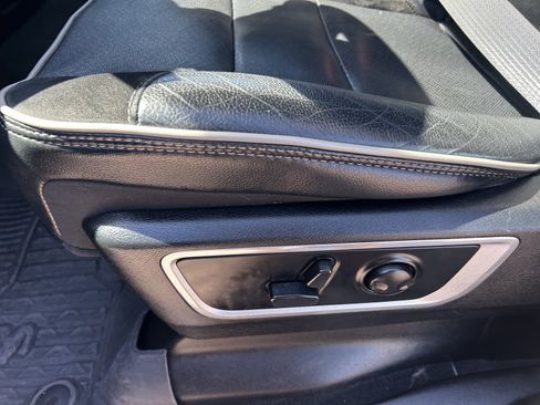 Used 2022 RAM 1500 Laramie AWD/4WD image 11