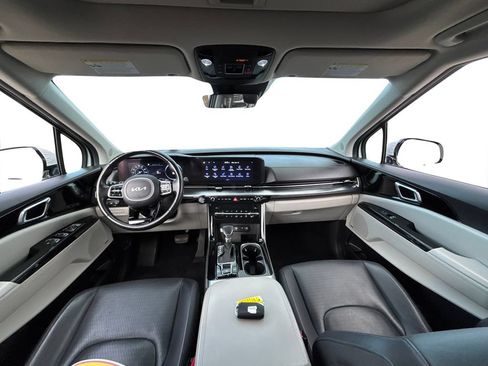 Used 2023 Kia Carnival SX Prestige FWD image 18