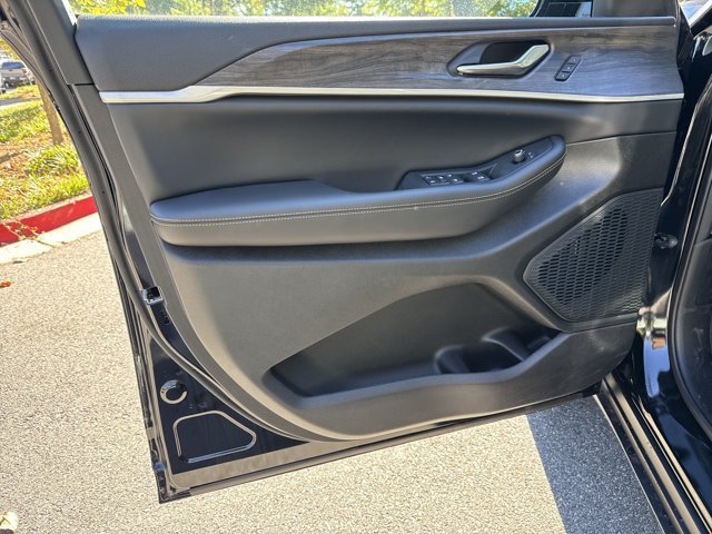 New 2026 Jeep Grand Cherokee Limited AWD/4WD image 10