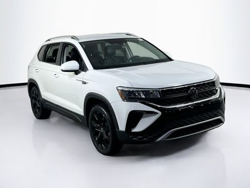 Used 2022 Volkswagen Taos SE AWD/4WD image 3