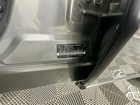 Used 2023 Mitsubishi Outlander SE image 12