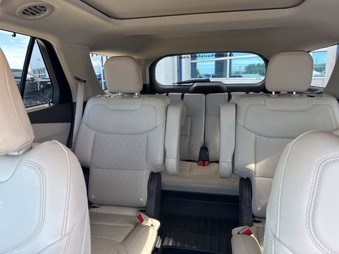 Used 2021 Ford Explorer Platinum image 14