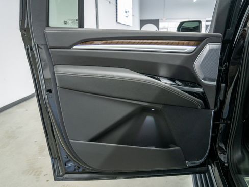 Used 2025 Cadillac Escalade ESV Sport Platinum image 43