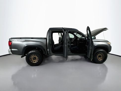 Used 2019 Toyota Tacoma TRD Off-Road AWD/4WD image 25