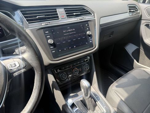 Used 2019 Volkswagen Tiguan SEL FWD image 11