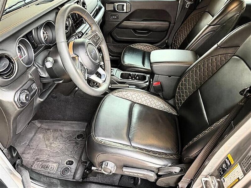 Used 2023 Jeep Wrangler Unlimited Sahara AWD/4WD image 9