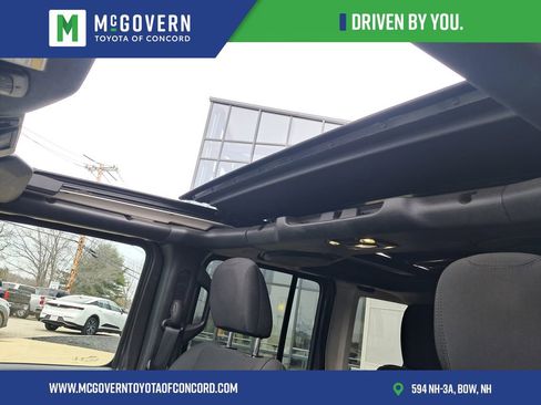 Used 2022 Jeep Wrangler Unlimited Sahara w/ Cold Weather Group AWD/4WD image 11