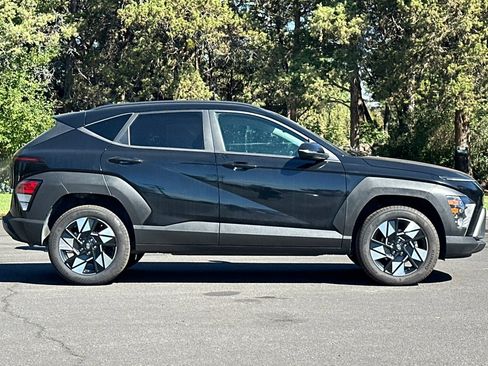 Used 2024 Hyundai Kona SEL AWD/4WD image 3