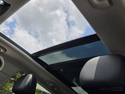 Certified 2023 Kia Sorento SX FWD image 22