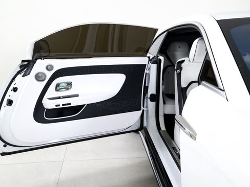 Used 2024 Rolls-Royce Spectre w/ Spectre Launch Package image 23