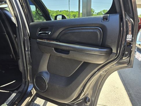 Used 2011 GMC Yukon Denali image 17