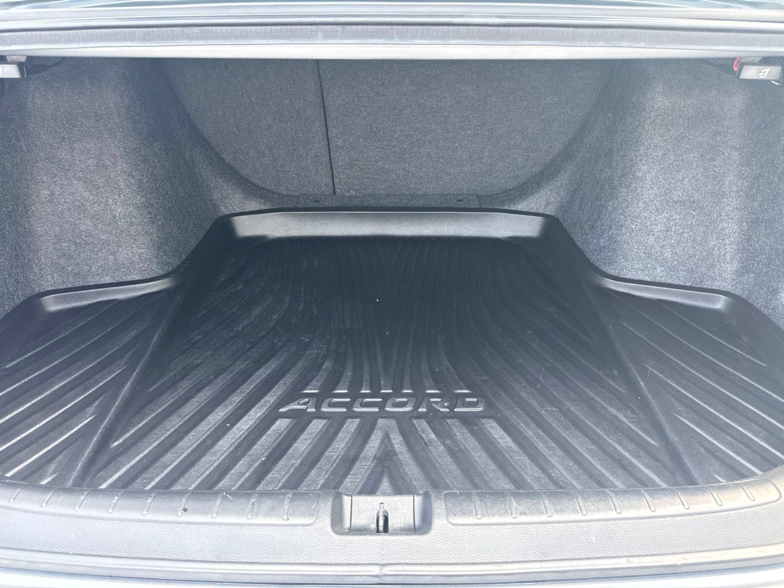 Used 2020 Honda Accord EX-L image 11