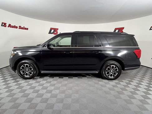 Used 2023 Ford Expedition Max XLT image 3