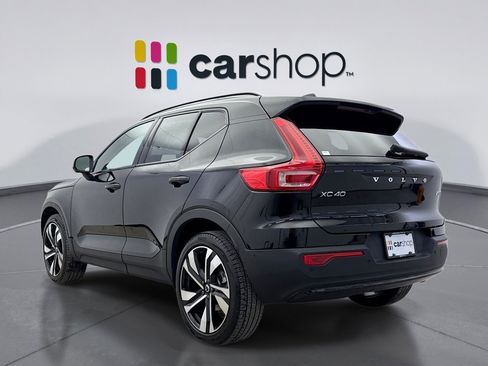 Used 2024 Volvo XC40 B5 Plus w/ Climate Package image 3