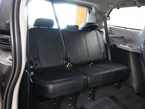Used 2020 Toyota Sienna SE Premium image 49