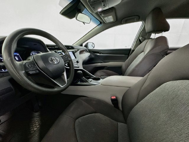 Used 2018 Toyota Camry LE FWD image 18
