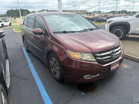 Used 2016 Honda Odyssey Touring Elite image 2