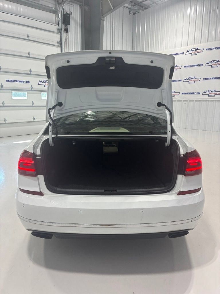 Used 2017 Volkswagen Passat 3.6 SEL Premium FWD image 30