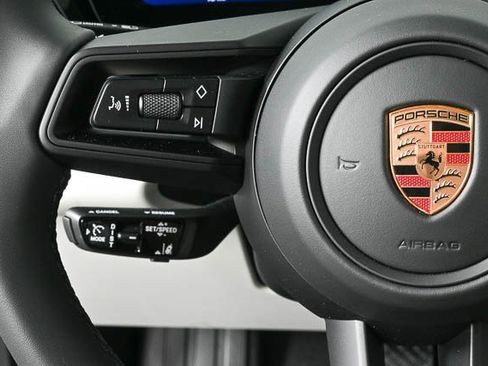 Used 2025 Porsche Macan Electric image 10