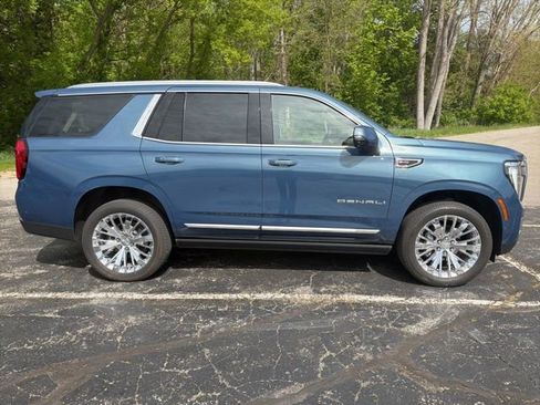 Used 2025 GMC Yukon Denali w/ Sun & Power Step Package AWD/4WD image 2