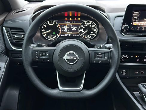 Used 2023 Nissan Rogue S FWD image 18