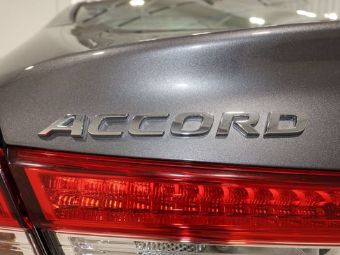 Used 2022 Honda Accord Touring image 35