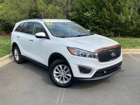 Used 2018 Kia Sorento LX image 1