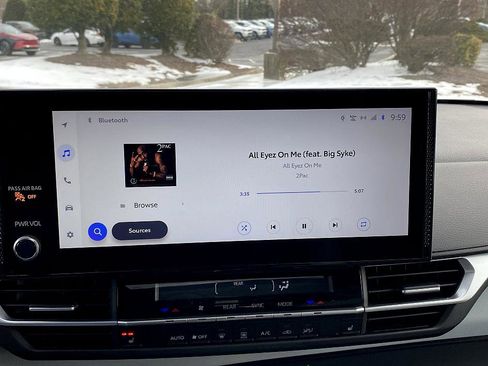 Certified 2025 Toyota Sienna XLE image 17