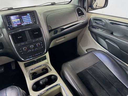 Used 2014 Dodge Grand Caravan SXT FWD image 21