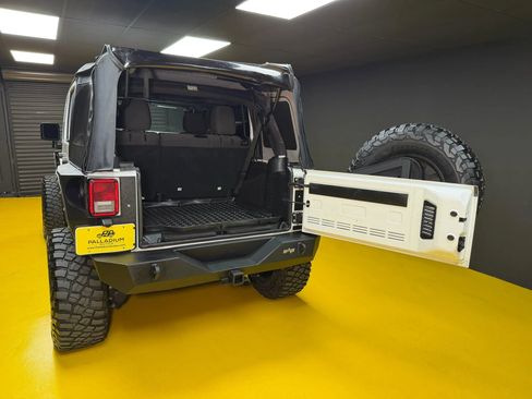 Used 2017 Jeep Wrangler Unlimited Sport w/ Quick Order Package 24S AWD/4WD image 4