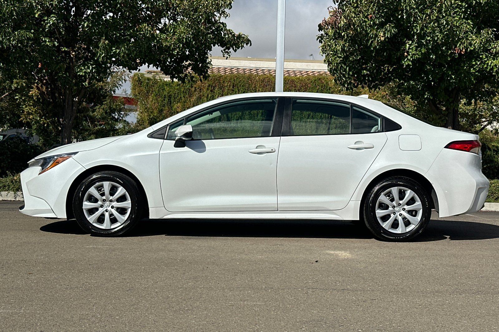 Used 2024 Toyota Corolla LE FWD image 7
