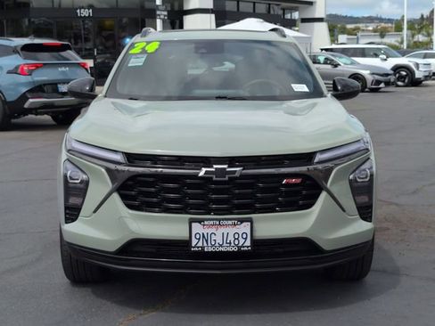 Used 2024 Chevrolet Trax RS w/ Sunroof Package FWD image 8