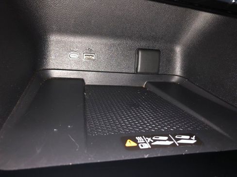 Used 2024 Chevrolet Traverse RS image 21