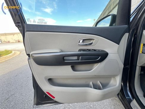 Used 2021 Kia Sedona EX FWD image 47