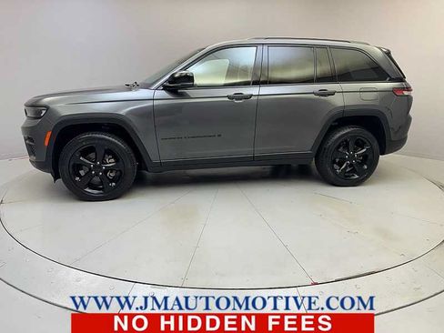 Used 2023 Jeep Grand Cherokee Altitude AWD/4WD image 2